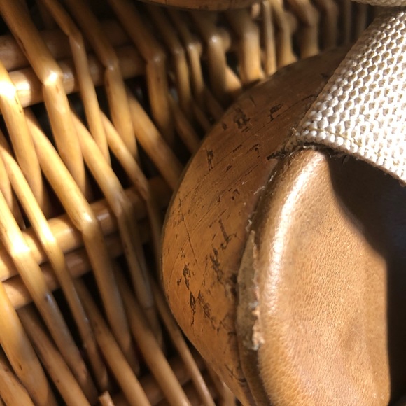 SONOMA LIFE + STYLE Gold criss-cross cork wedge S7 - Picture 3 of 8